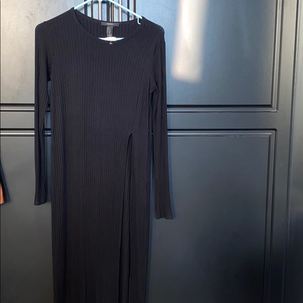 ✨Black long sleeved dress with high slit✨